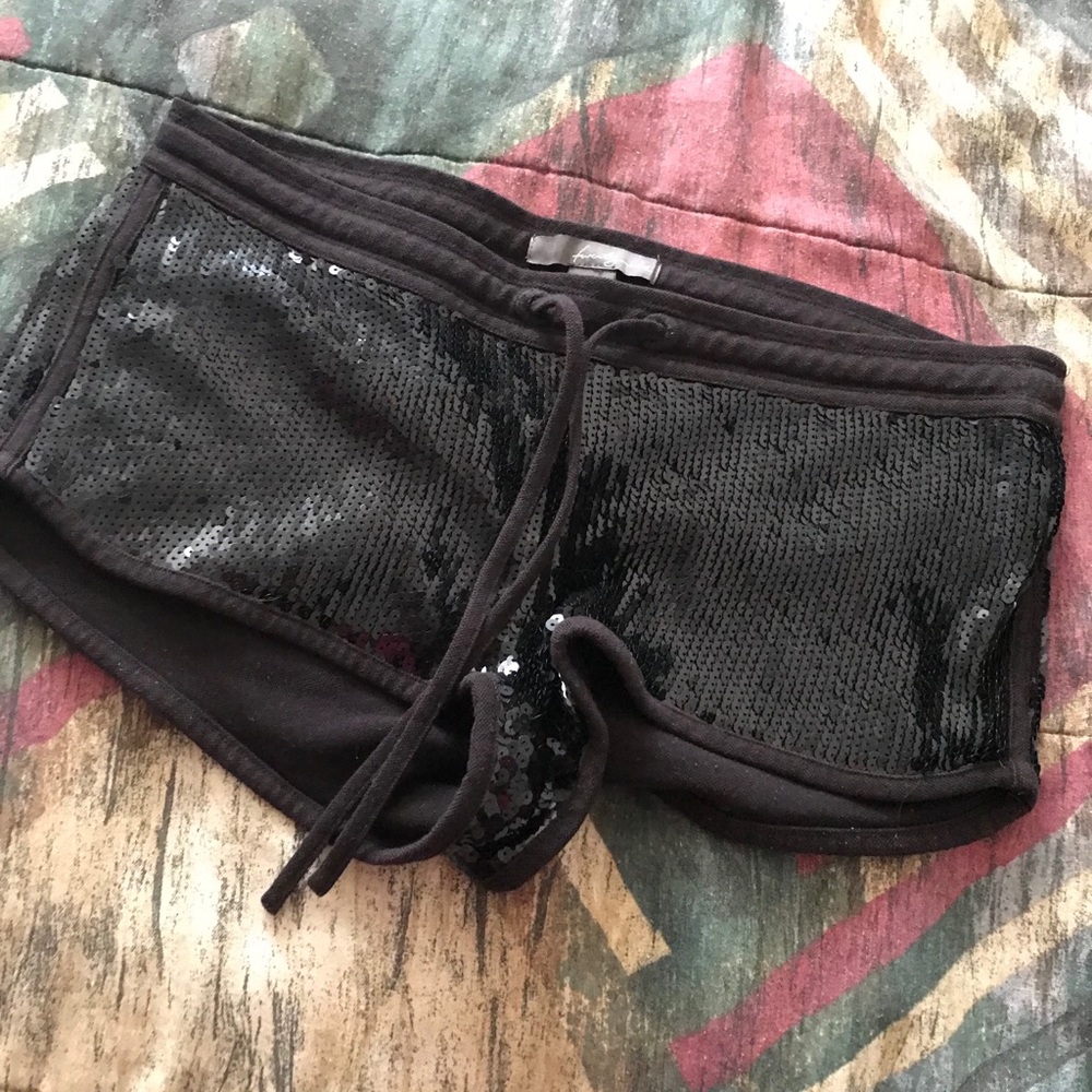 Sparkling black shorts